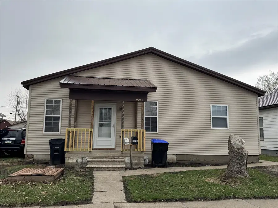 907 6th Avenue, Belle Plaine, IA 52208 - #2