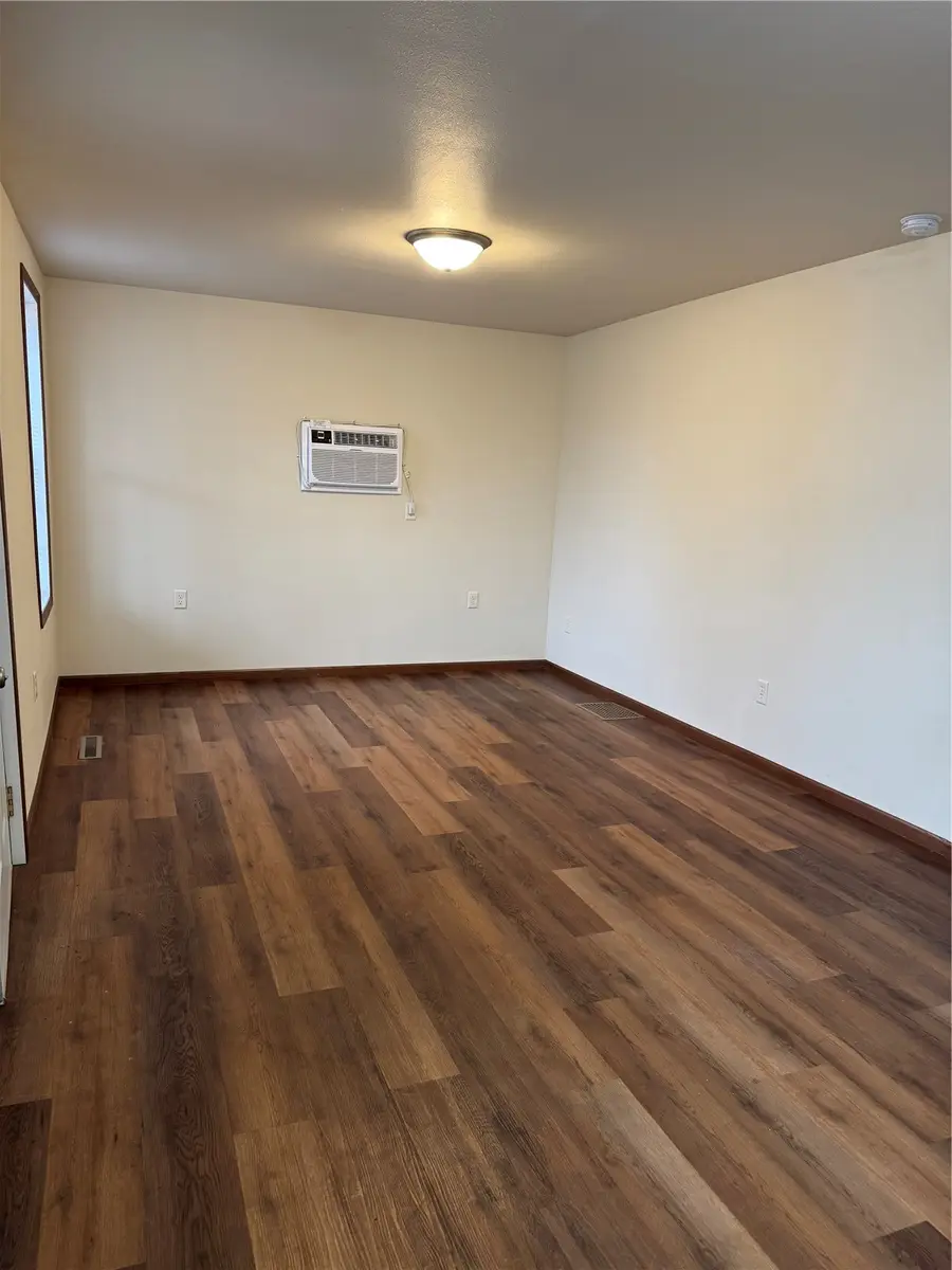 907 6th Avenue, Belle Plaine, IA 52208 - #3