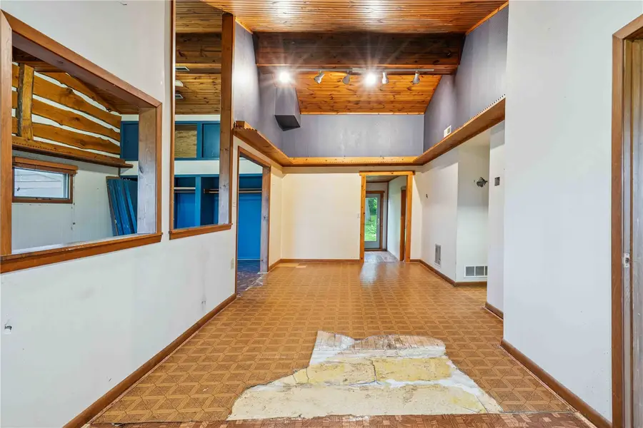 3801 Highway 382 Ne, Solon, IA 52333 - #3