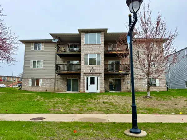 203 5th Street #4, Coralville, IA 52241