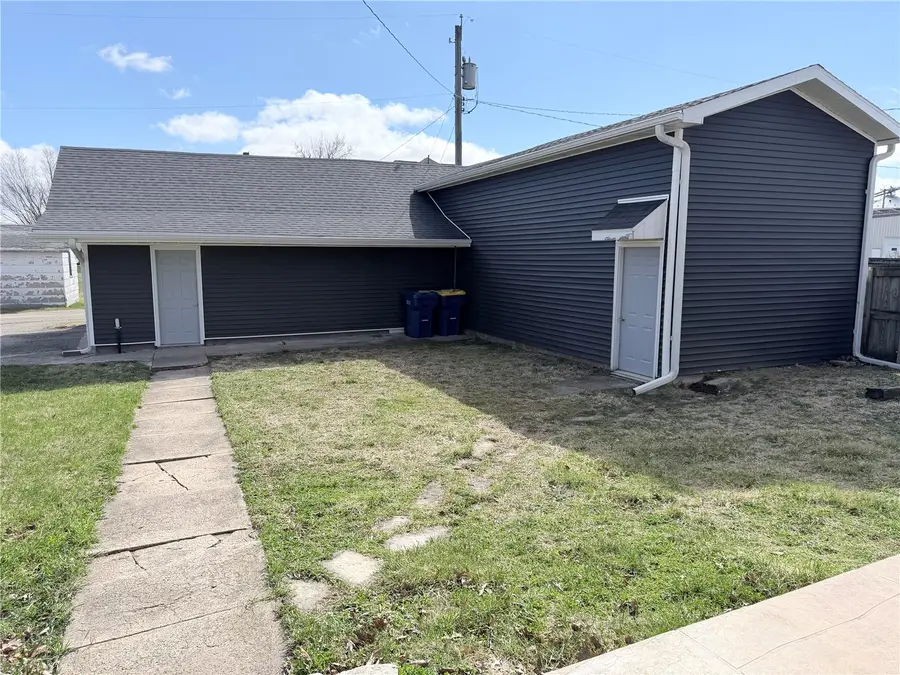 207 6th Street, Van Horne, IA 52346 - #2