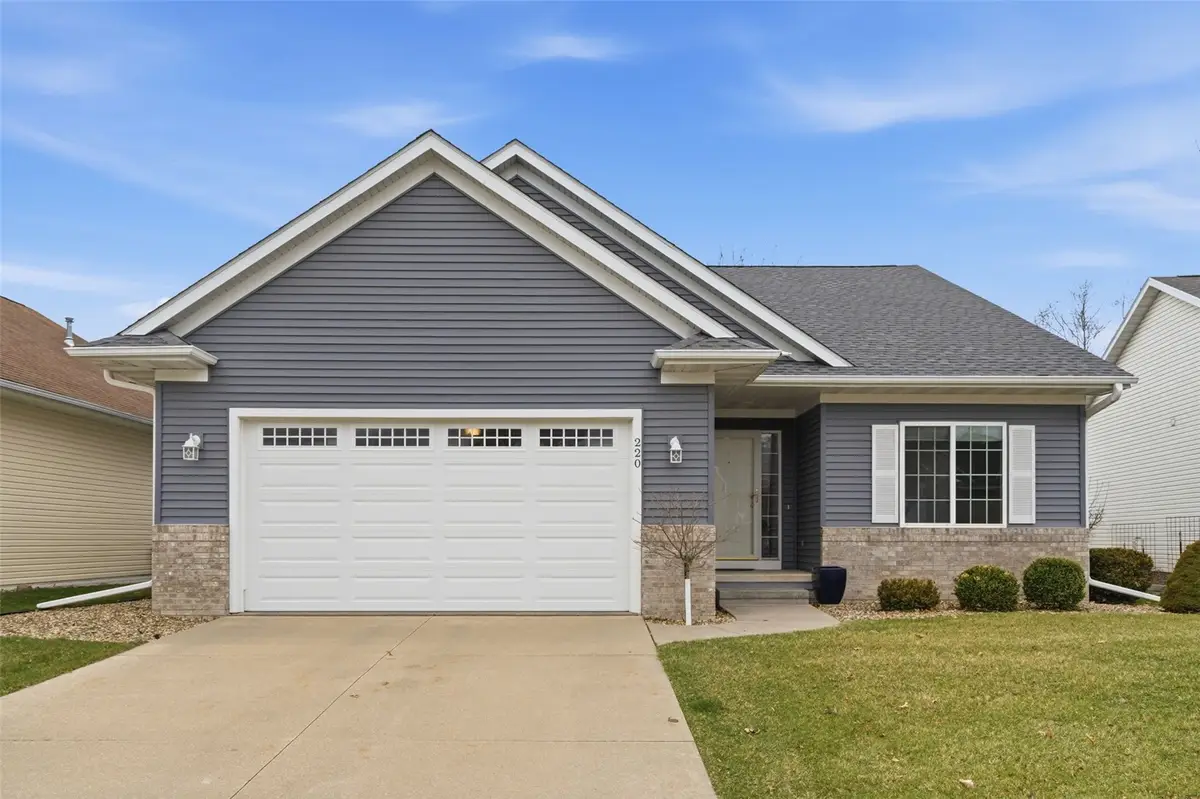 220 S Blairsferry Crossing, Hiawatha, IA 52233 - #1