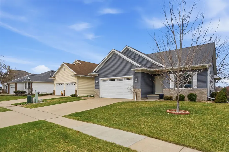 220 S Blairsferry Crossing, Hiawatha, IA 52233 - #2