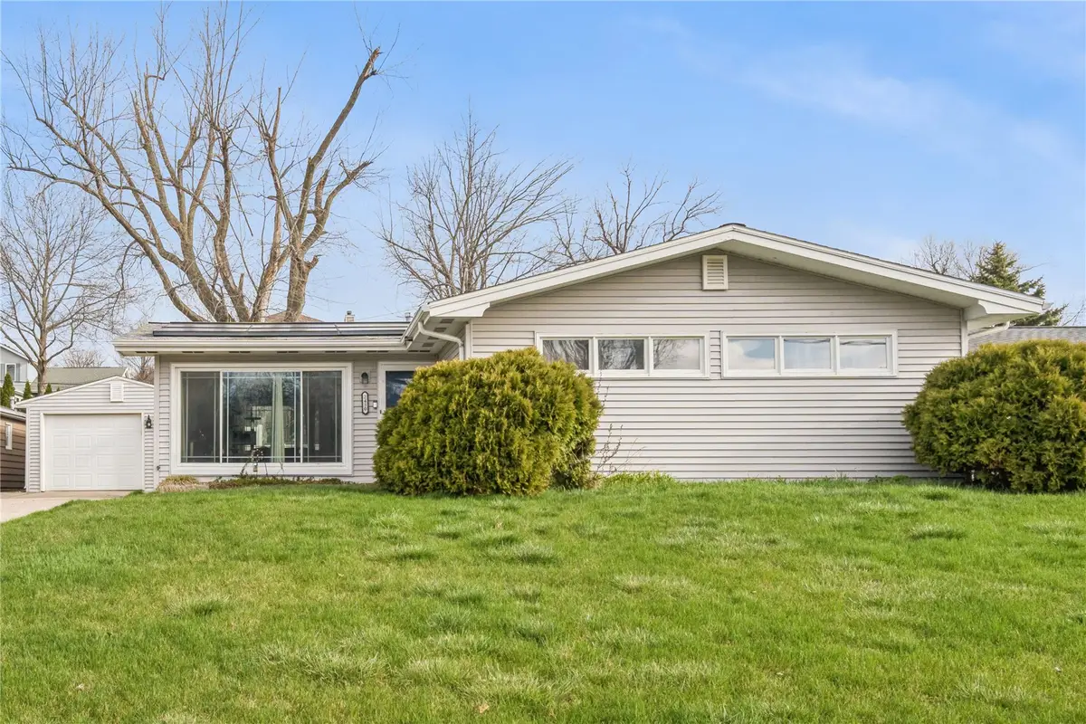 2430 O Avenue Nw, Cedar Rapids, IA 52405 - #1