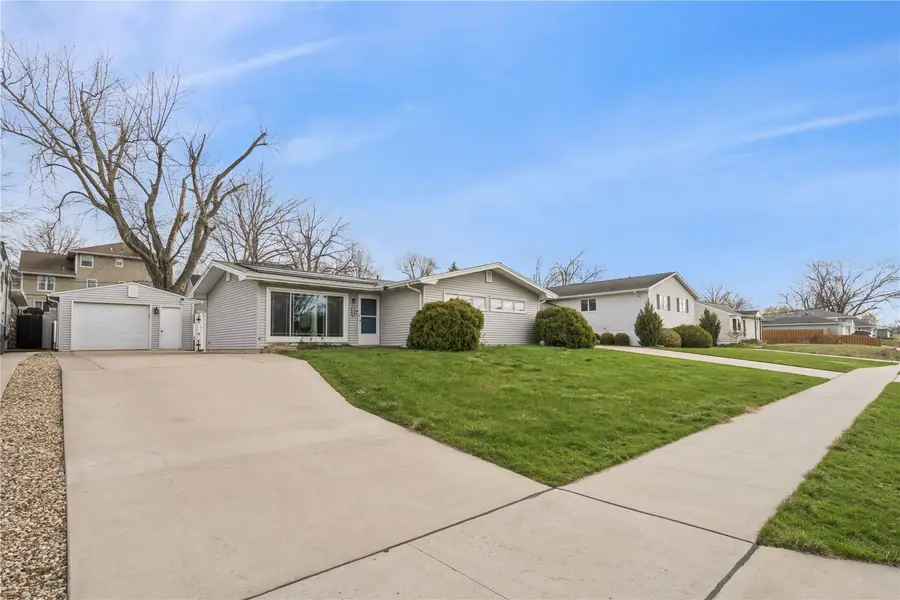 2430 O Avenue Nw, Cedar Rapids, IA 52405 - #2