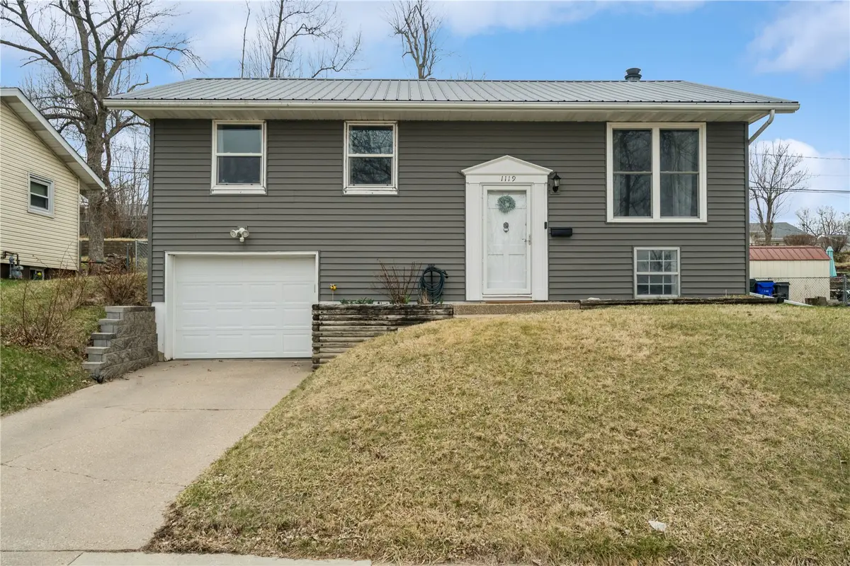 1119 18th St, Cedar Rapids, IA 52405 - #1