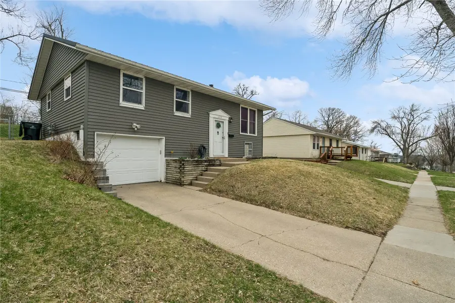 1119 18th St, Cedar Rapids, IA 52405 - #2