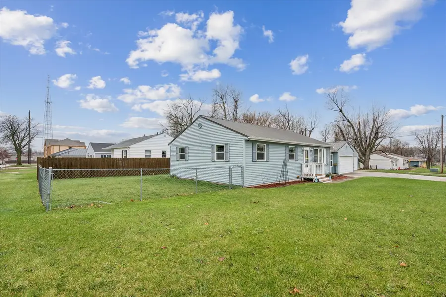 301 Marion Street, Hiawatha, IA 52233 - #2