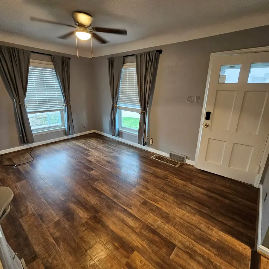 359 15th Avenue Sw, Cedar Rapids, IA 52404 - #3