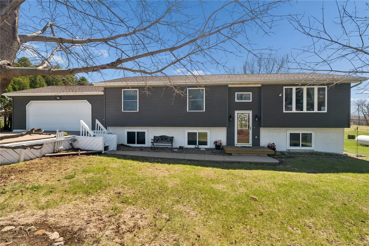 2425 Kenway Boulevard Sw, Cedar Rapids, IA 52404 - #1