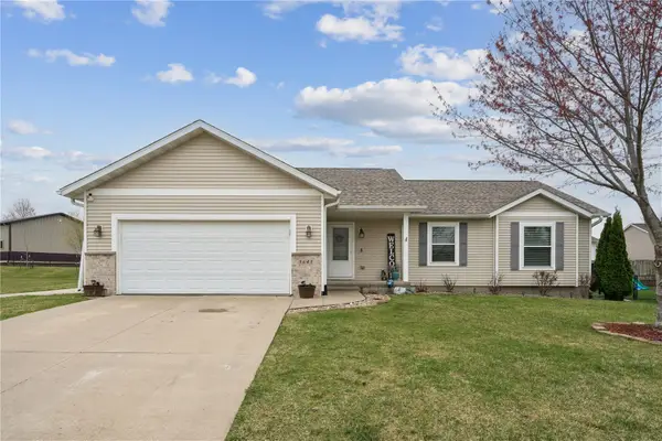 5645 Prairie Hill Ct, Marion, IA 52302