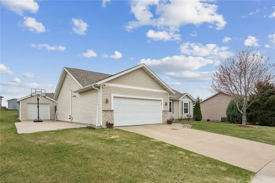 5645 Prairie Hill Ct, Marion, IA 52302 - #3
