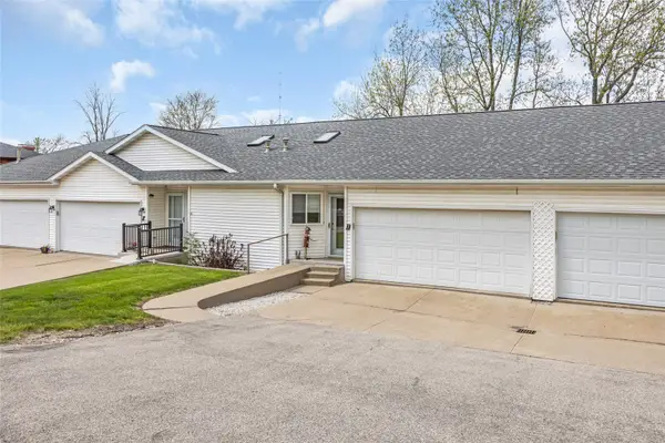 396 Teakwood Ln #D, Cedar Rapids, IA 52402