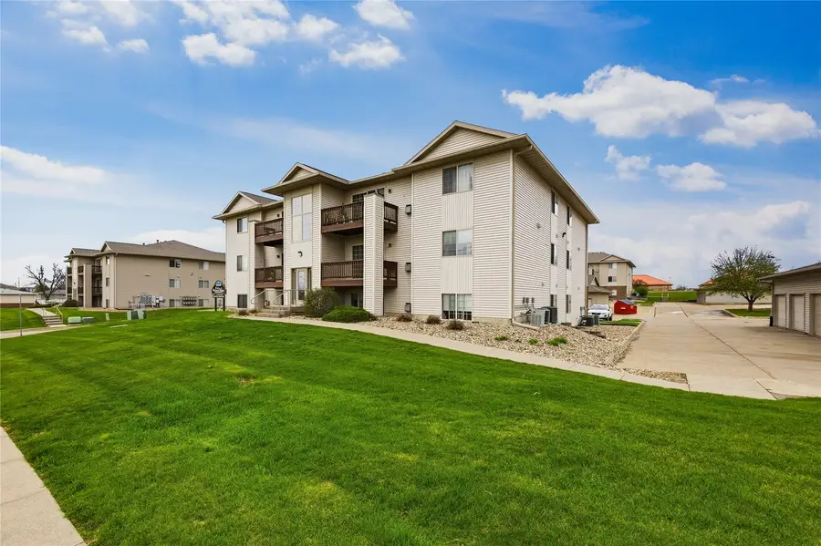 3060 Wilson Avenue Sw #10, Cedar Rapids, IA 52404 - #2