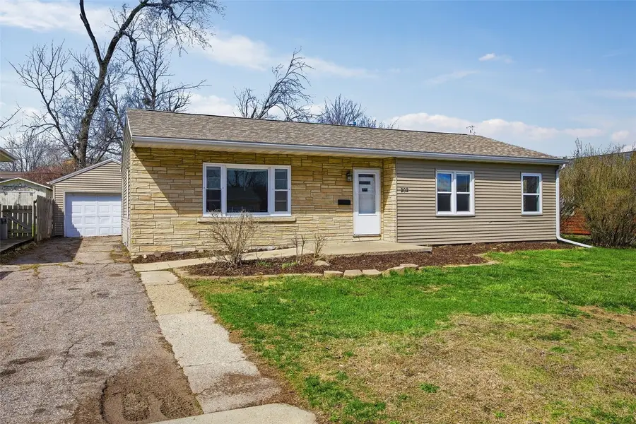 202 6th Avenue, Hiawatha, IA 52233 - #2