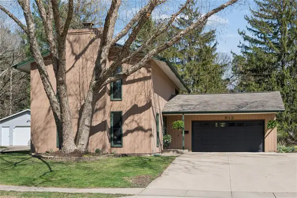 912 Juniper Dr, Iowa City, IA 52245