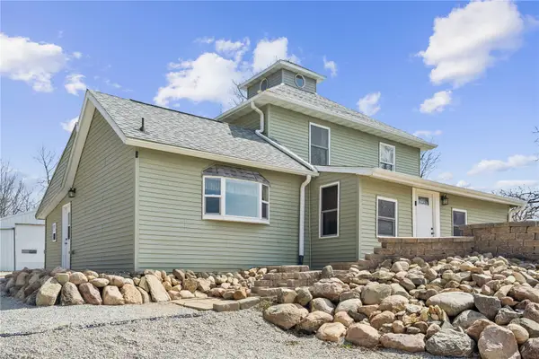 5590 22nd Avenue, Vinton, IA 52349