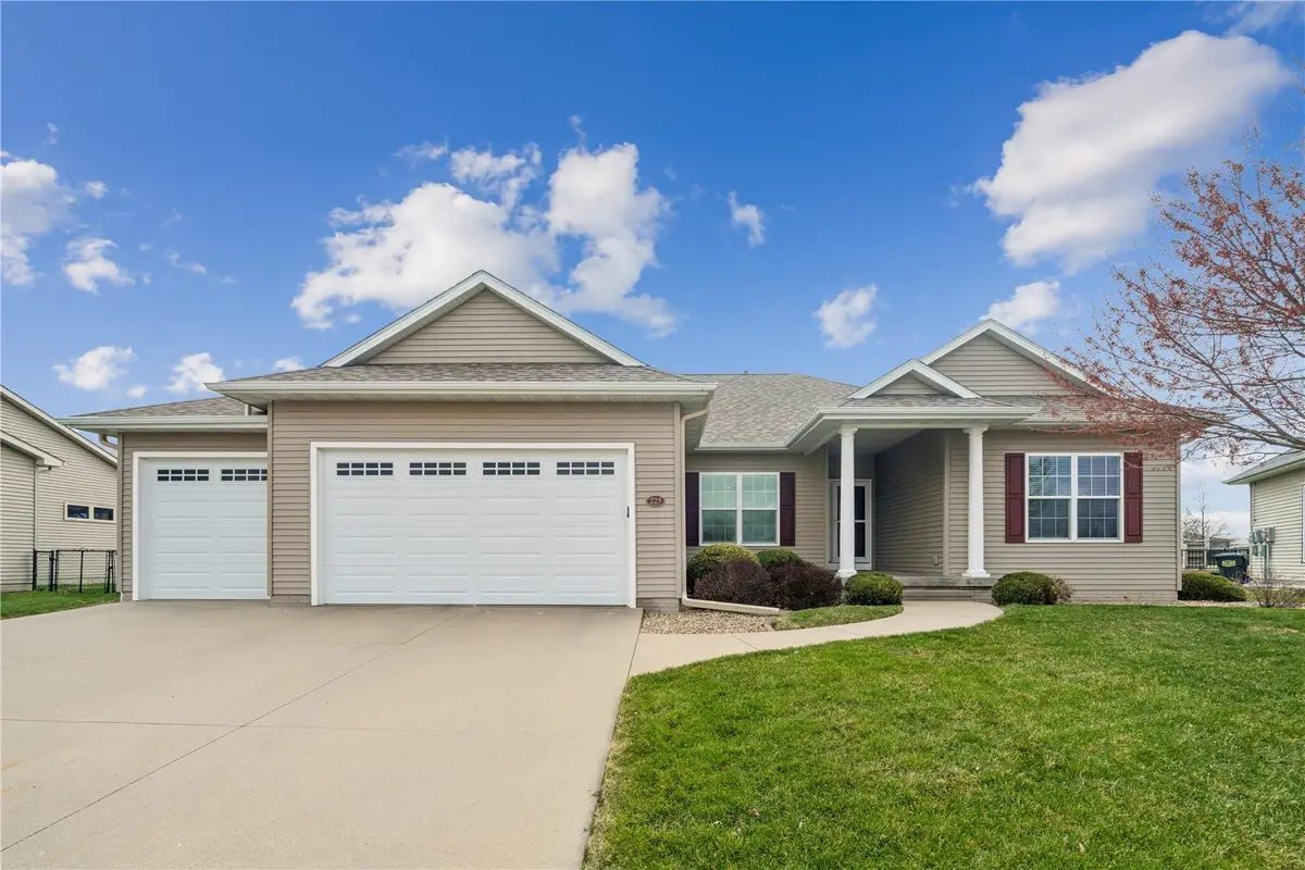 225 17th Avenue Court, Hiawatha, IA 52233 - #1