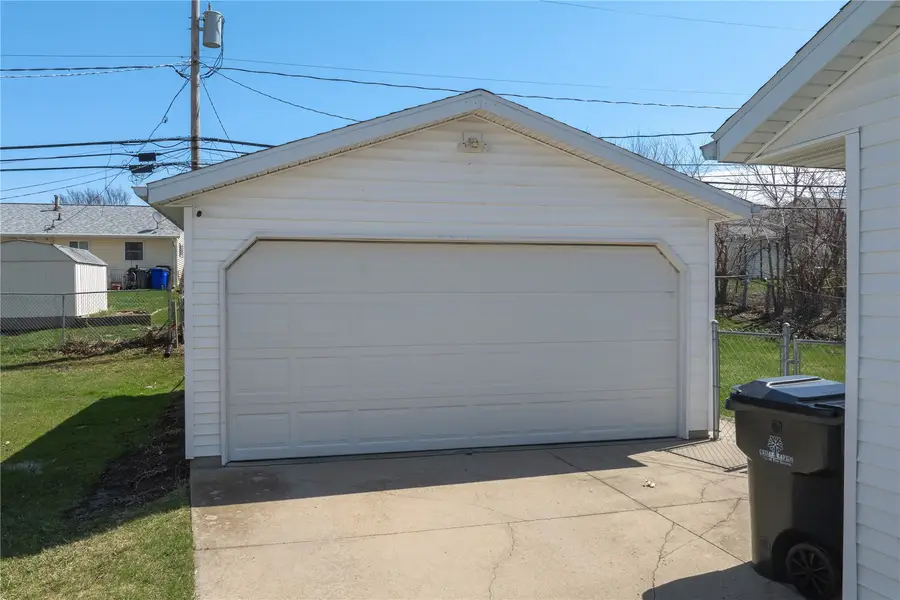 4232 Sherman Street Ne, Cedar Rapids, IA 52402 - #3