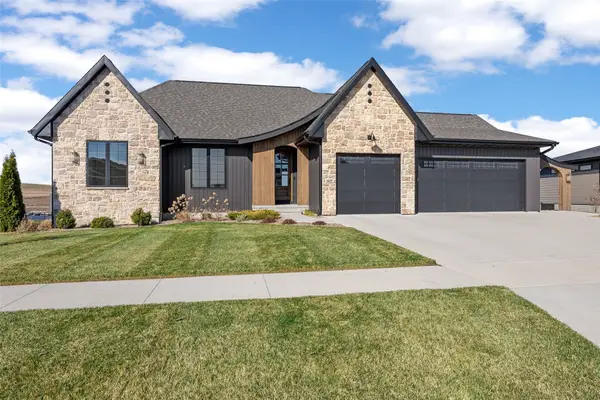 1425 Heartland Street, Fairfax, IA 52228
