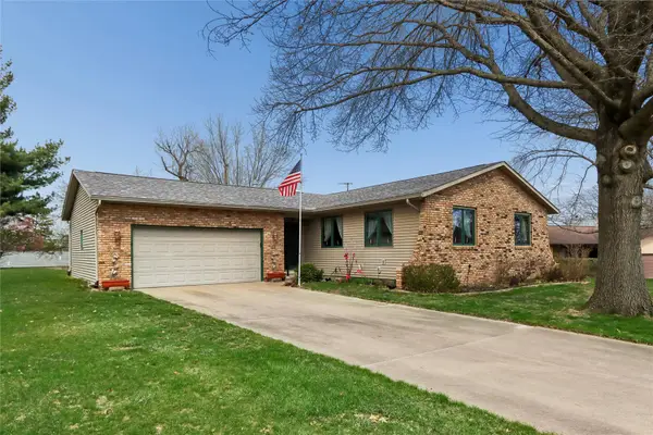 2112 Sandalwood Drive Ne, Cedar Rapids, IA 52402