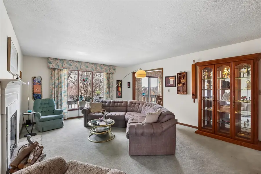 2112 Sandalwood Drive Ne, Cedar Rapids, IA 52402 - #2