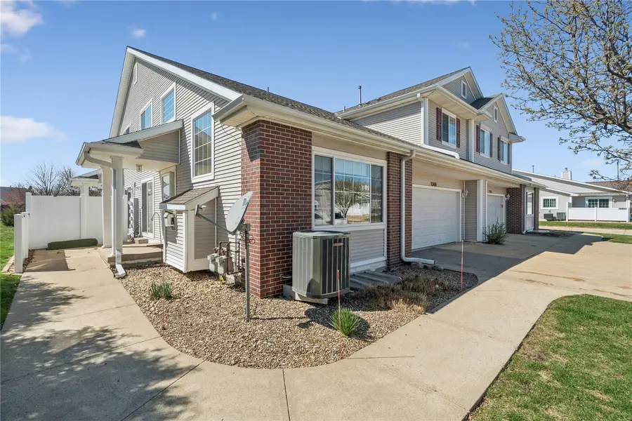 7306 Walden Rd Ne, Cedar Rapids, IA 52402 - #2