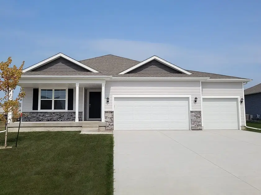 2878 Grassland Court, Hiawatha, IA 52233 - #1