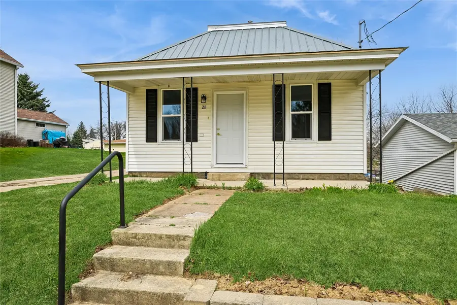 28 W Maple Street, Central City, IA 52214 - #2
