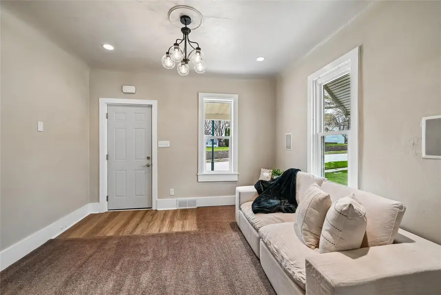 28 W Maple Street, Central City, IA 52214 - #3