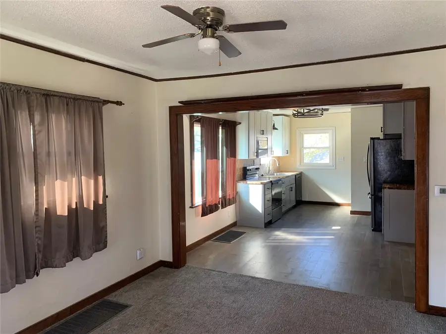 1058 G Avenue Nw, Cedar Rapids, IA 52405 - #2