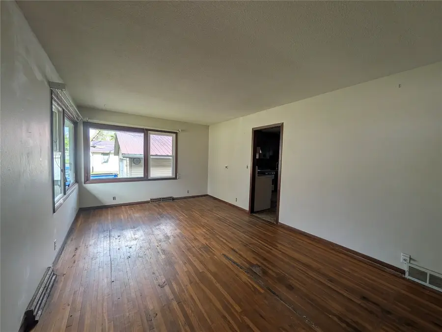 217 2nd Street Sw, Swisher, IA 52338 - #2