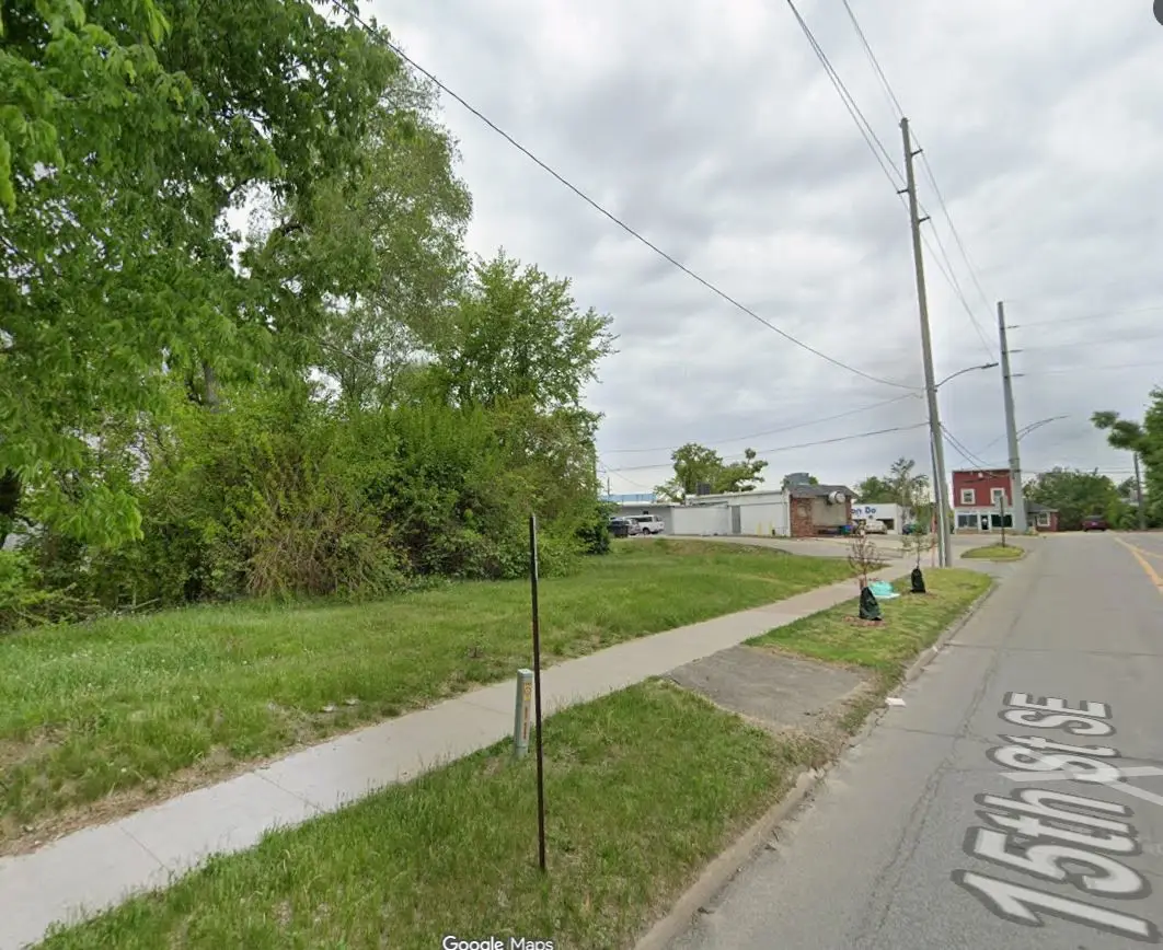 1060 10th Street Se, Cedar Rapids, IA 52401 - #1