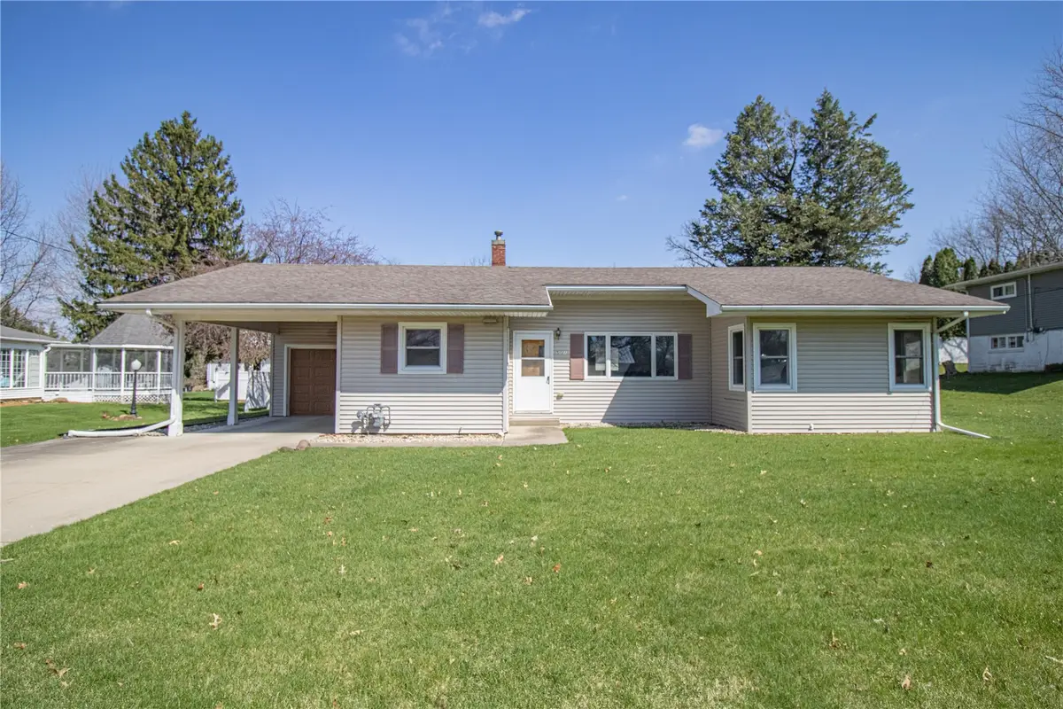 501 S Oak Street, Anamosa, IA 52205 - #1