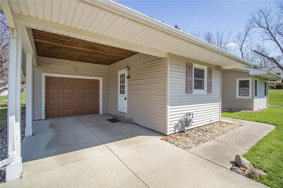 501 S Oak Street, Anamosa, IA 52205 - #2