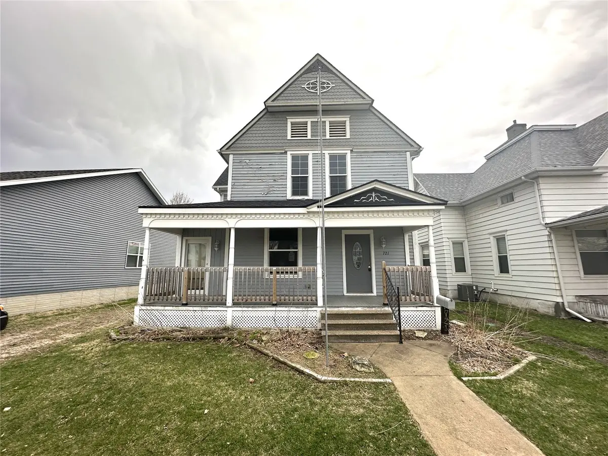721 F Ave Nw, Cedar Rapids, IA 52405 - #1