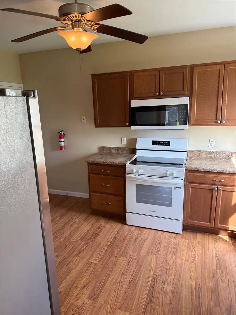 927 F Avenue Nw, Cedar Rapids, IA 52405 - #3