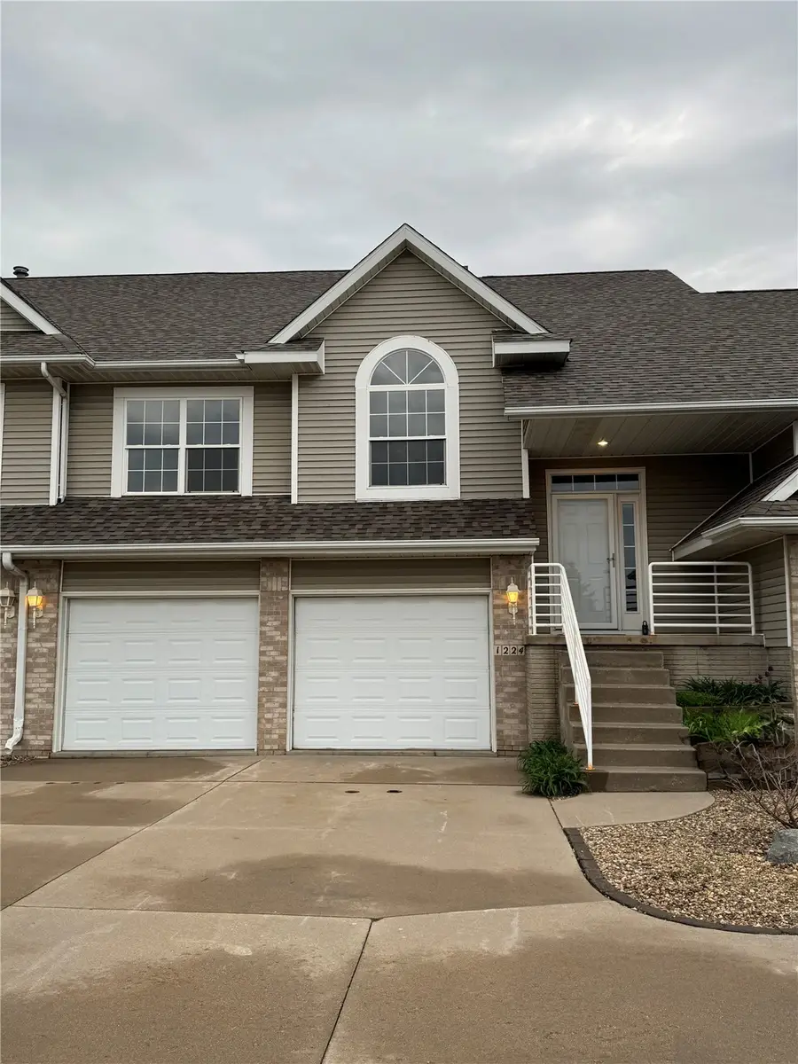 1224 Litchfield Drive #B, Hiawatha, IA 52233 - #2