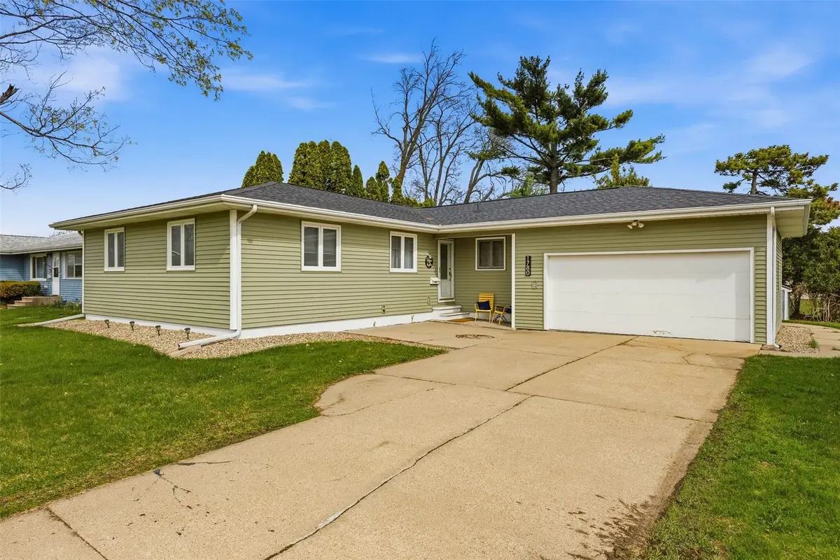 1780 25th Avenue, Marion, IA 52302 - #1