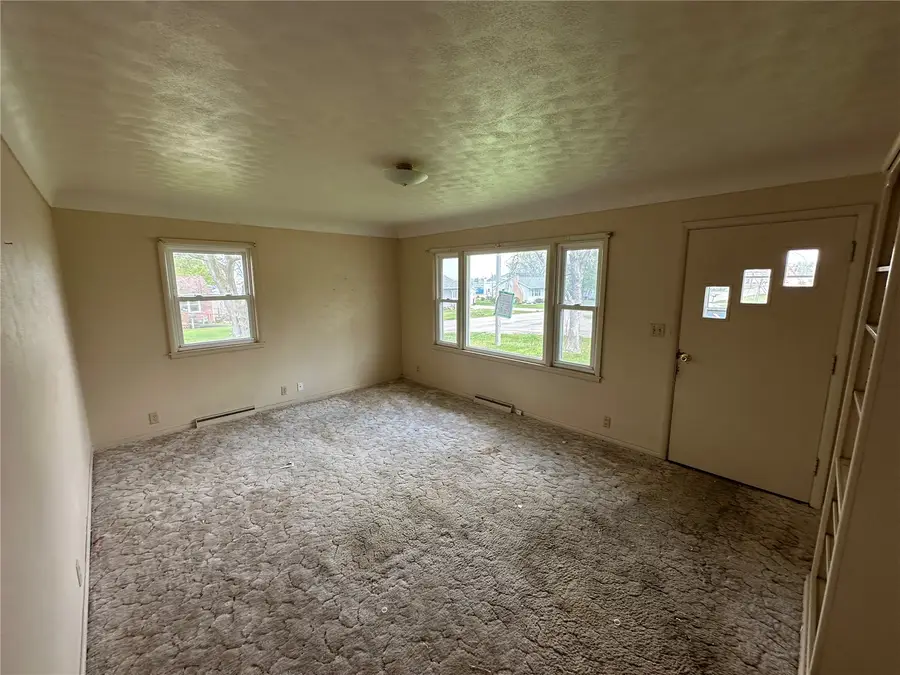 101 A Ave, Newhall, IA 52315 - #2
