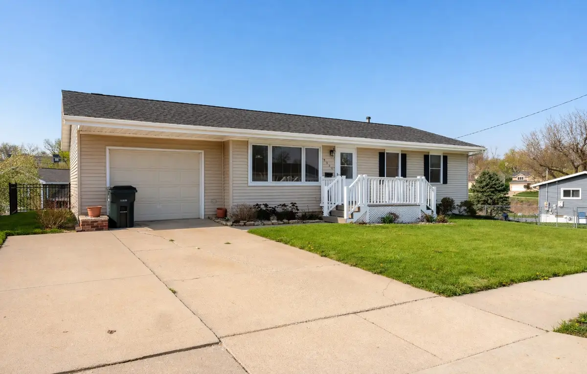 4324 Midway Drive Nw, Cedar Rapids, IA 52405 - #1