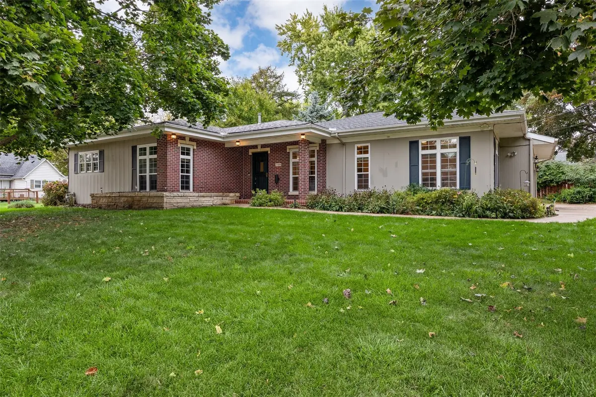 1108 E 3rd Street, Anamosa, IA 52205 - #1