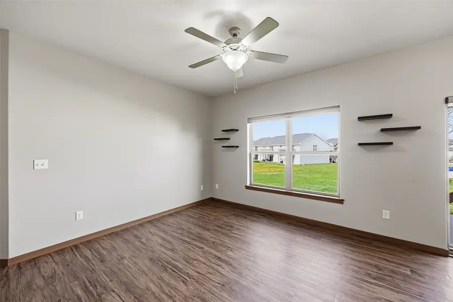 329 Windflower Ln, Solon, IA 52333 - #2