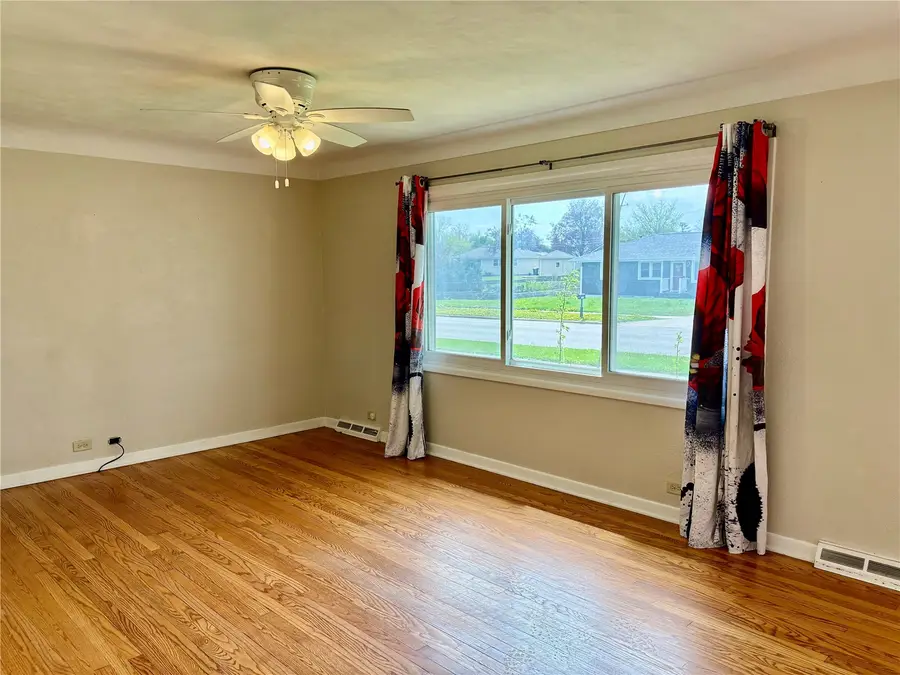 2604 E Avenue Nw, Cedar Rapids, IA 52405 - #2