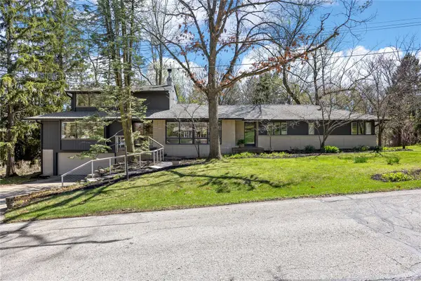 12 Fairview Knoll Ne, Iowa City, IA 52240