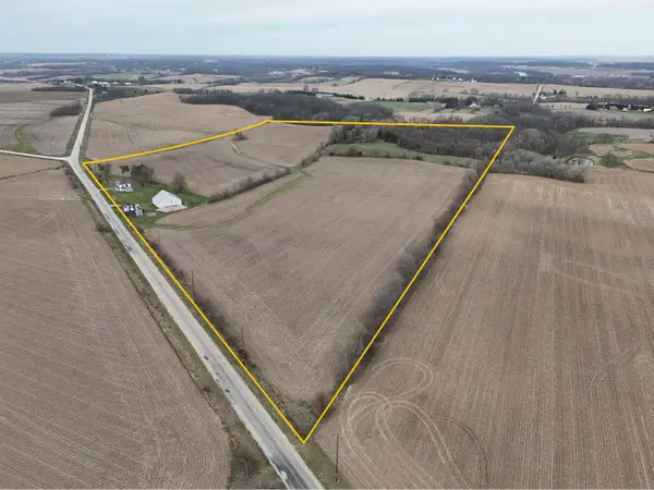 2037 Ivanhoe Road, Ely, IA 52227