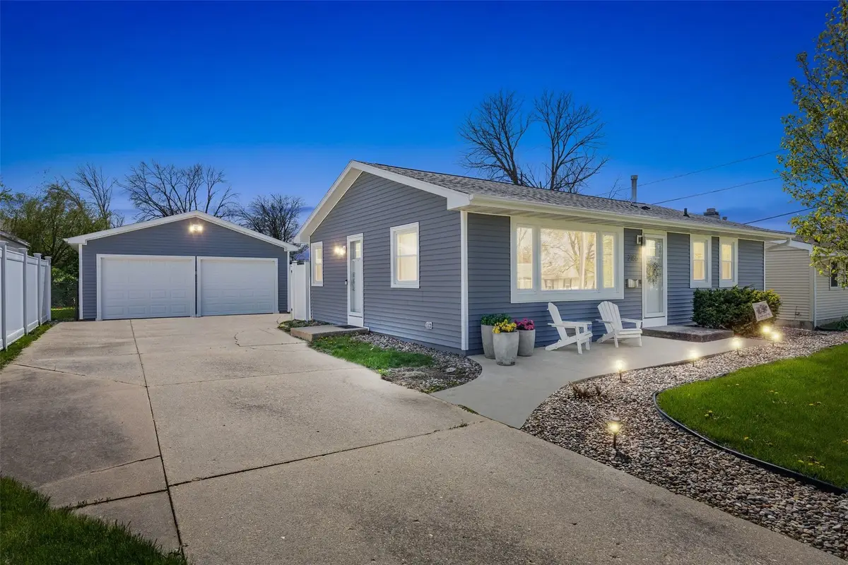 2765 14th Ave, Marion, IA 52302 - #1