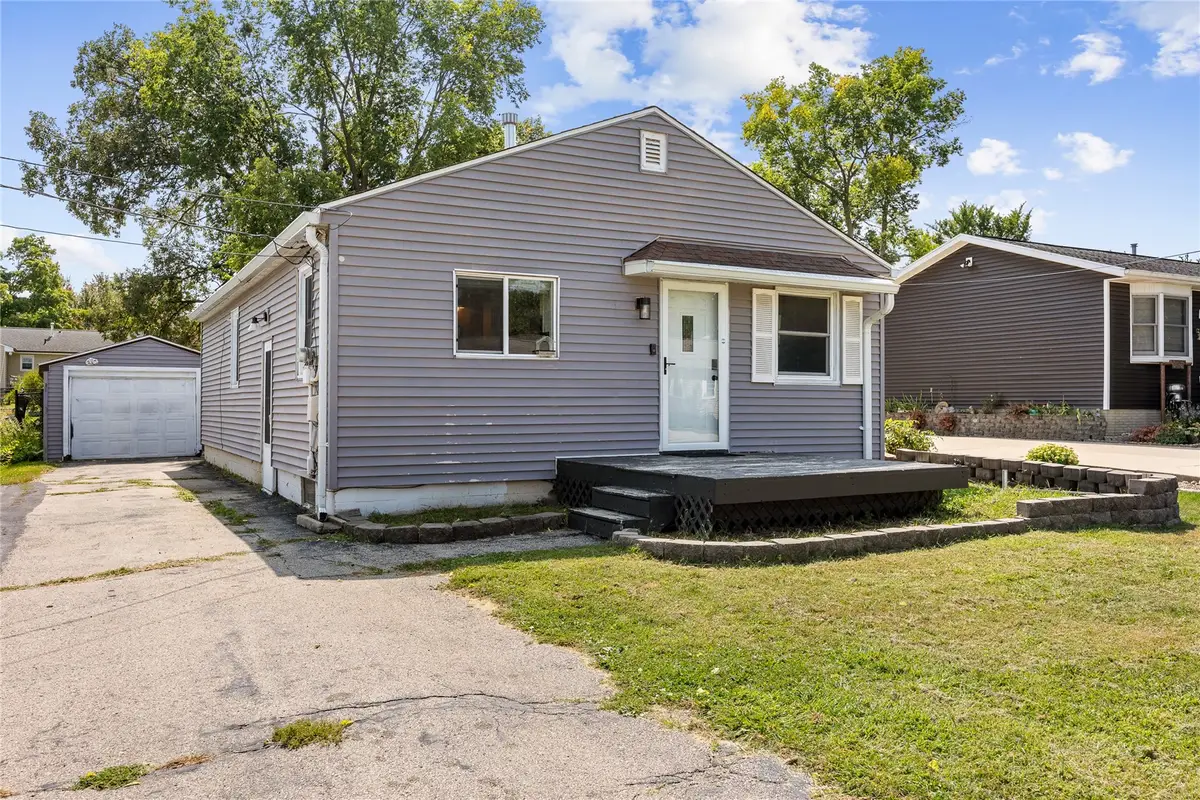 1231 33rd St Ne, Cedar Rapids, IA 52402 - #1