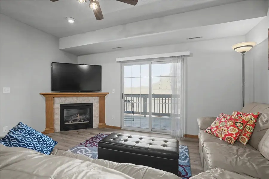 250 Cimarron Drive #114, Hiawatha, IA 52233 - #2