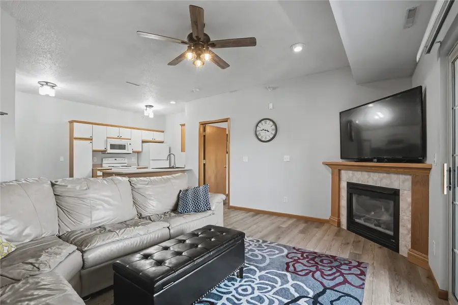 250 Cimarron Drive #114, Hiawatha, IA 52233 - #3